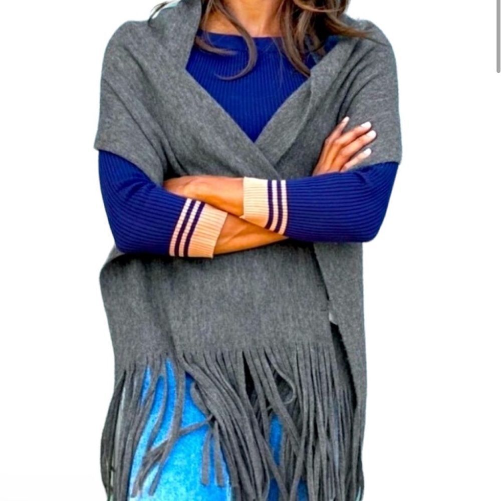 Lucky Brand NWT Gray Oversized Fringe Scarf